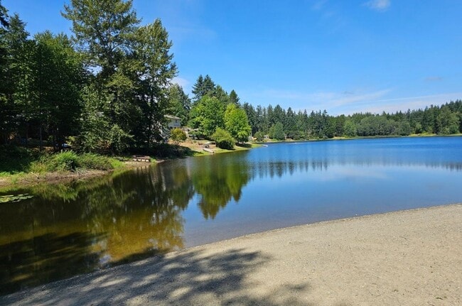 Building Photo - Fully Remodeled Gated Community Lake Home in Gig Harbor!