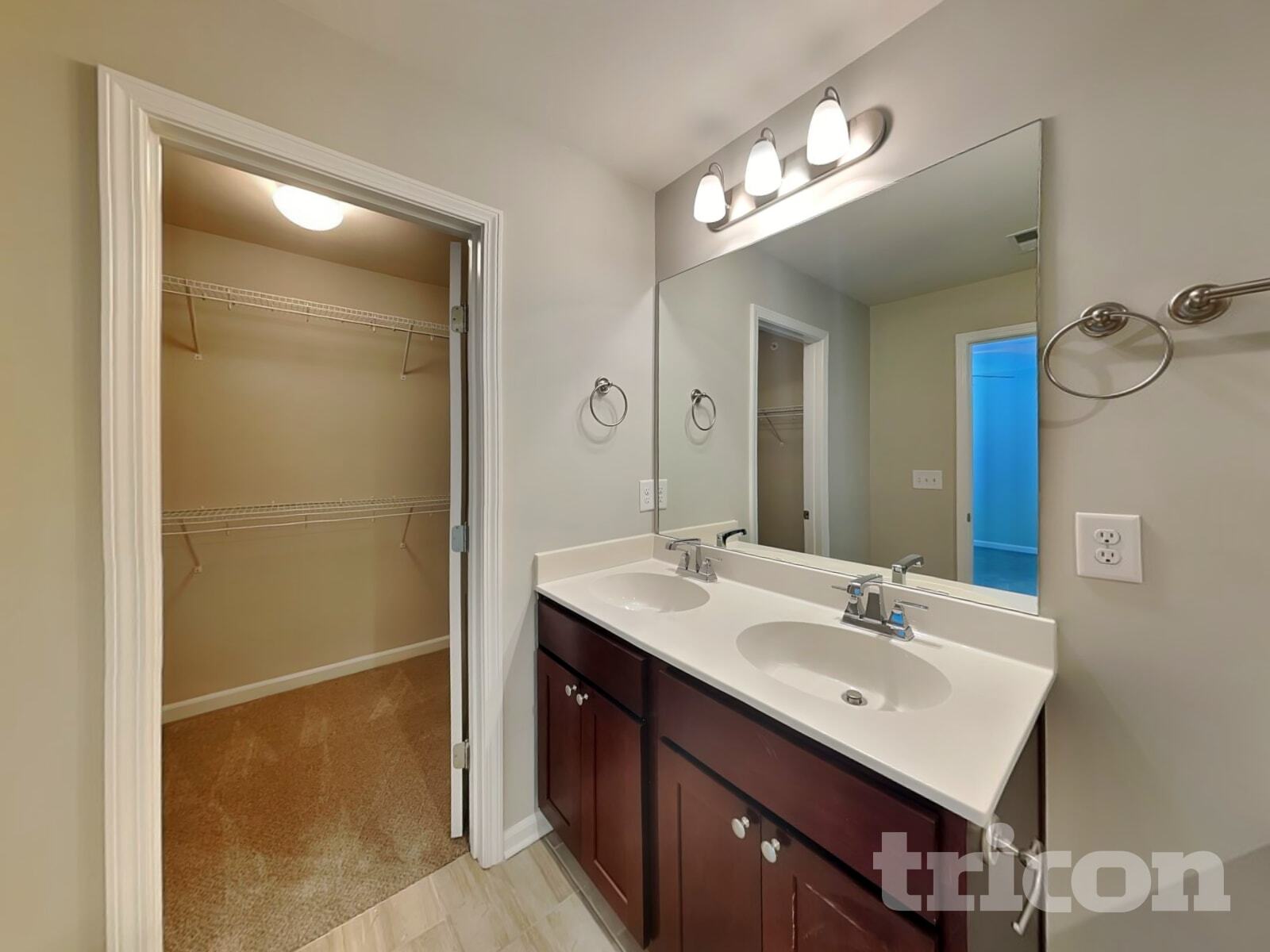 Building Photo - 302 Woodfern Ct