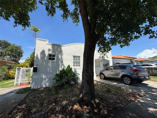 Primary Photo - 1462 SW 19th Ave