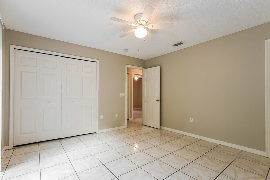Building Photo - 160 Gleason Cove