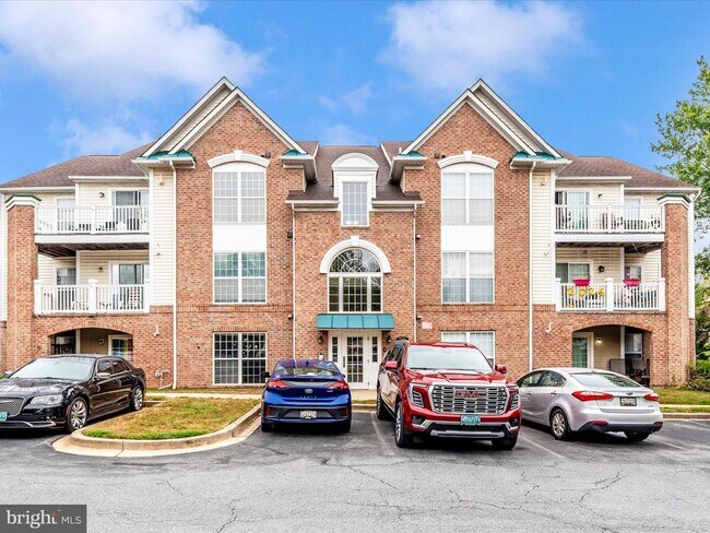 Building Photo - 2501 Coach House Way