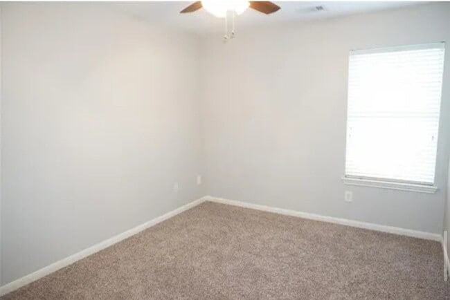 Building Photo - 16019 Summerville Lake Dr