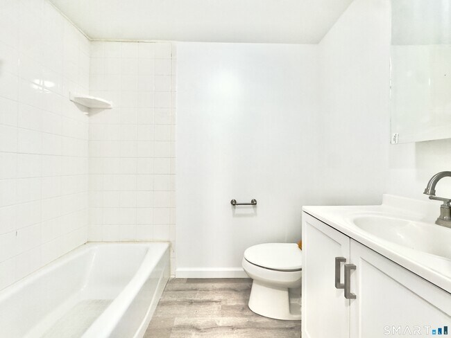 Building Photo - 44 Highview Ave