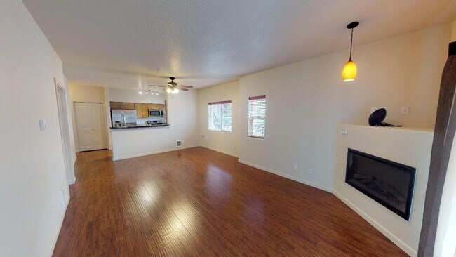 Building Photo - Perfect For Nursing Student - Beautiful Condo w/ Garage. Close To St. Vincents Hospital