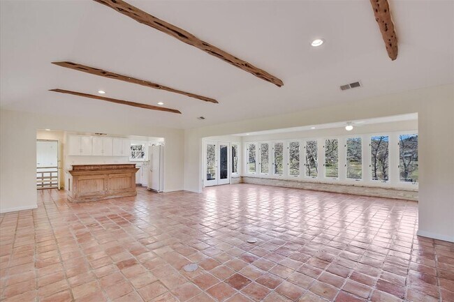 Building Photo - 202 Lazy L Ln