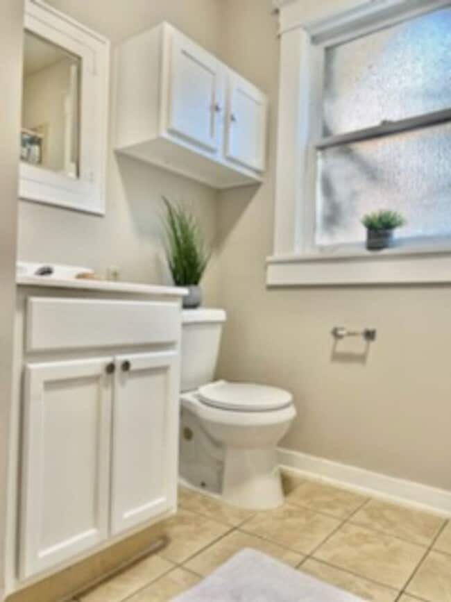 Building Photo - 2380 Forest Ave