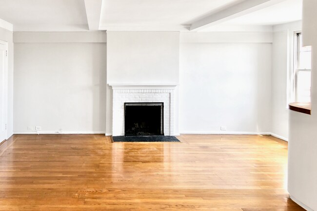 Building Photo - 299 W 12th St