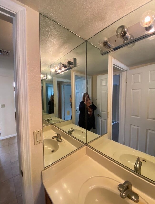 Building Photo - 721 N Mallard St