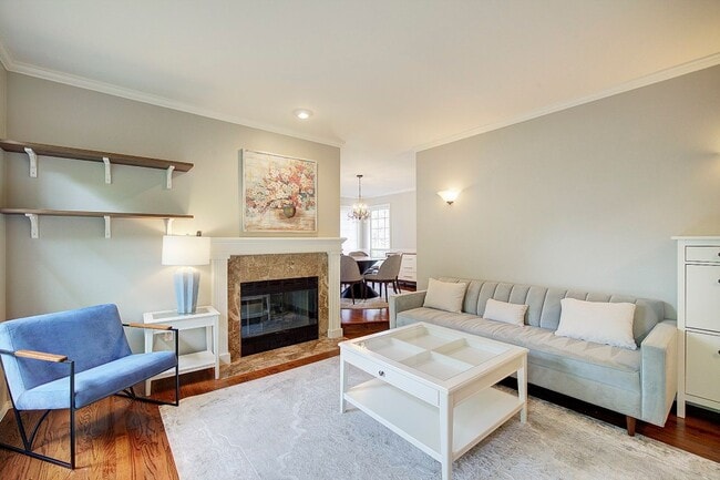 Building Photo - 5Bd/3.5Ba Newcastle House