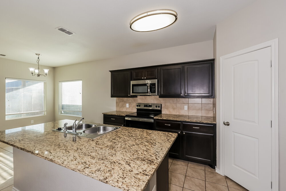 Building Photo - 1720 Kings Glen Ln