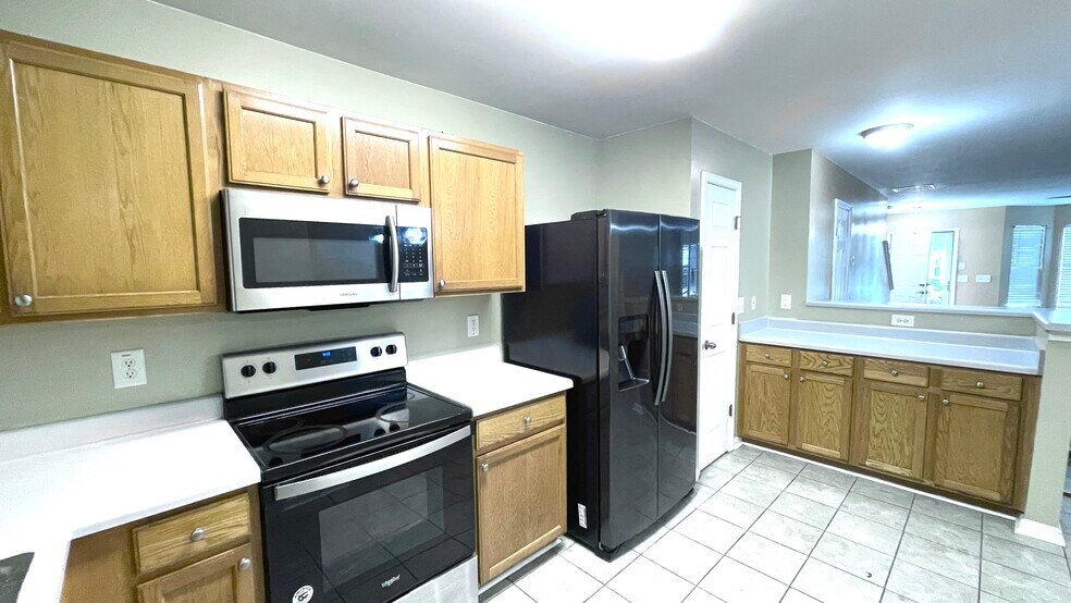 Building Photo - 711 Crestwell Cir SW