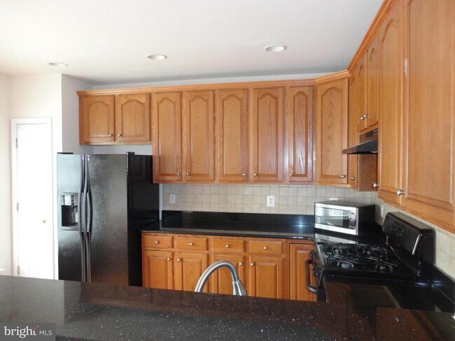 Building Photo - 24656 Kings Canyon Square