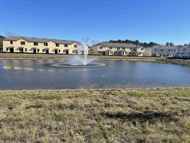 Building Photo - 63 Oarsman Xing Dr