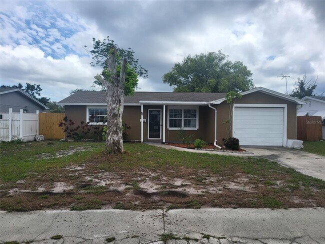 Primary Photo - 3136 Huntington Rd