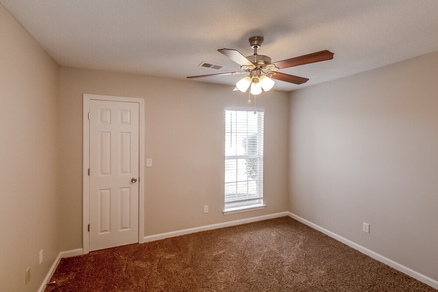 Building Photo - 6300 Sandbourne W