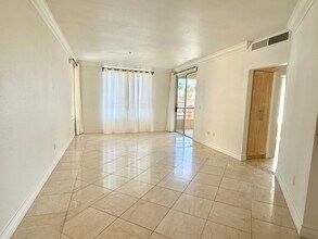 Building Photo - Meridian Unique 2/Bd 2/Ba St Tropez Floor ...