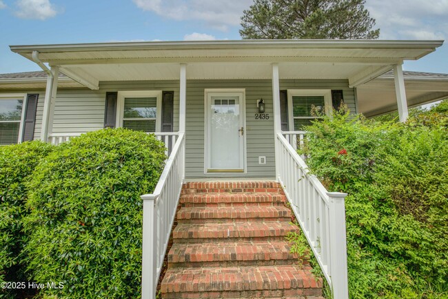 Building Photo - 2435 Longleaf Dr SW