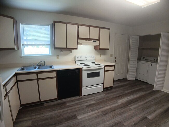 Building Photo - 237 Pheasant Run Dr