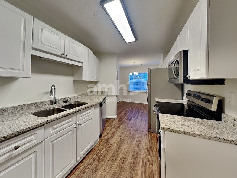 Building Photo - 755 Allen's Landing Dr SE