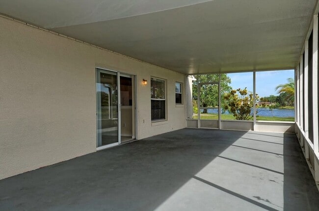 Building Photo - Single Family Home in Hunters Creek