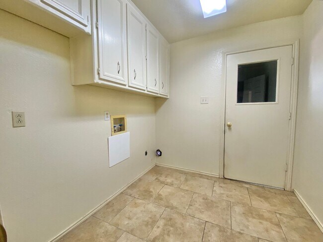 Building Photo - Great 5 bedroom home near LCU now available