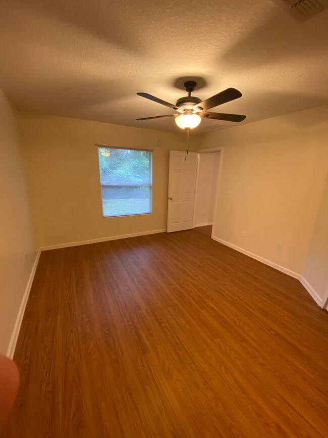 Building Photo - One-Story End Unit Oasis Backing to Preserve - No Carpet + Plantation Amenities!!