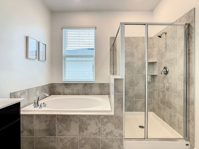 Building Photo - 9335 Sommerset Hills Dr