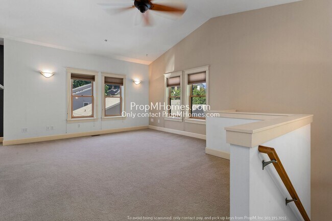 Building Photo - Two-Bedroom End Unit Condo in Goose Hollow! DEPOSIT SPECIAL