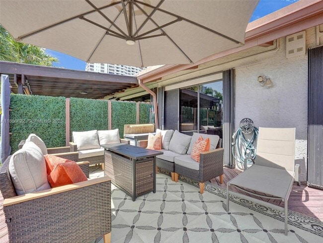 Building Photo - 2667 Parkview Dr S