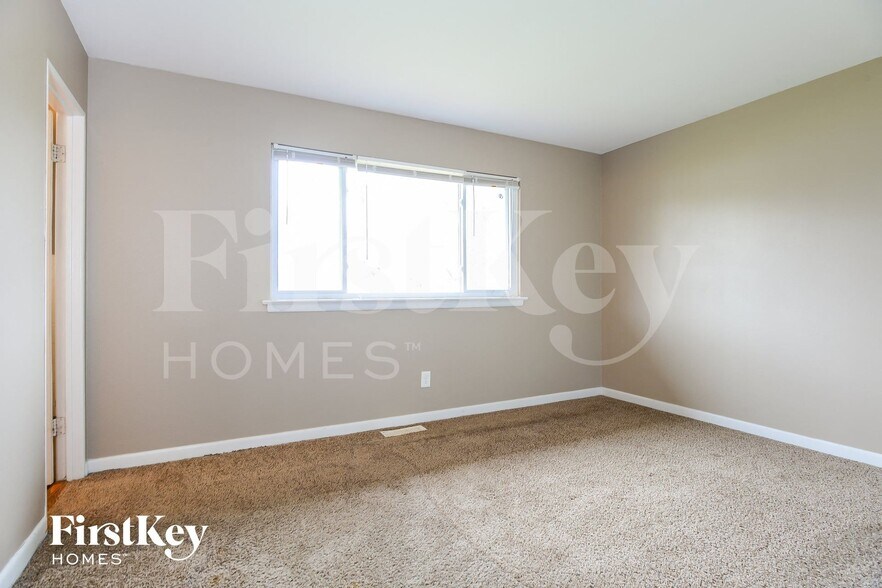 Building Photo - 825 Manresa Ln