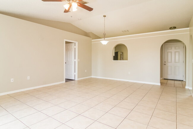 Building Photo - 4429 Stonemeadow Dr
