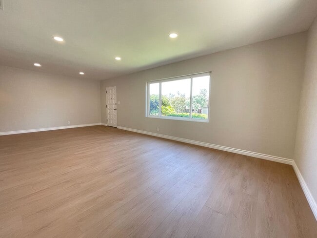 Building Photo - Charming Mission Hills 3-Bedroom Gem with ...