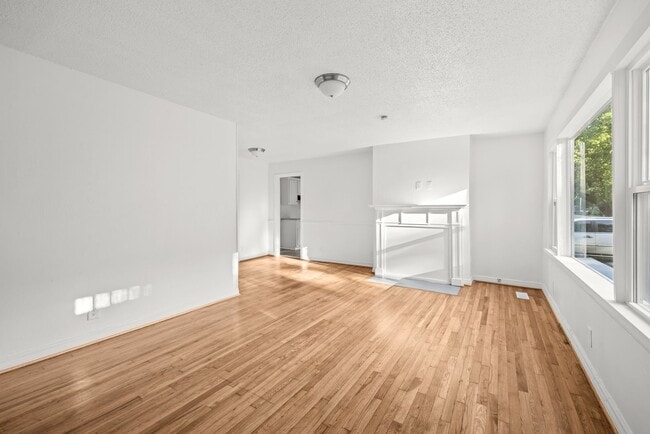 Building Photo - Charming 3 Bedroom, 2 Bathroom house