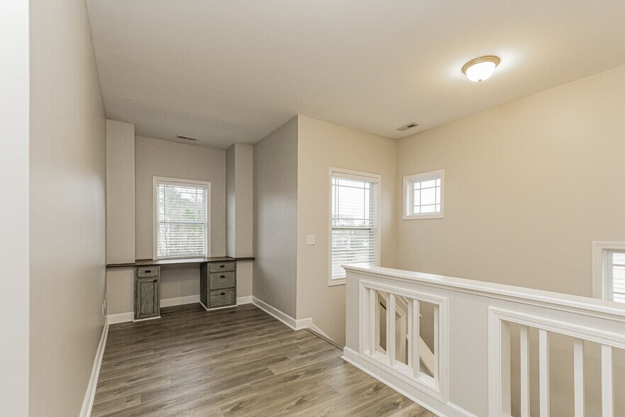 Building Photo - 526 Dawley Dr