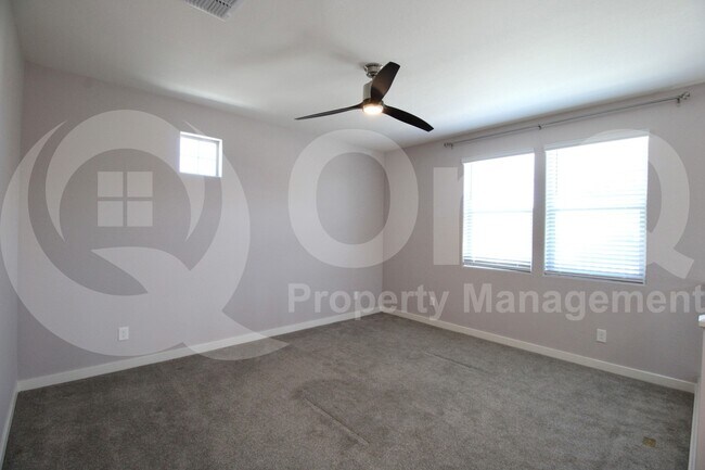 Building Photo - 678 N Bay Dr