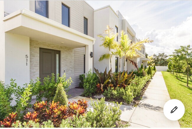 Front entrance - 511 NW 17th St