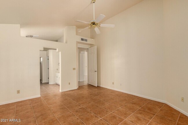 Building Photo - 4734 N Brookview Terrace