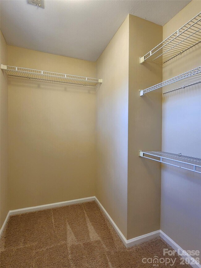 Building Photo - 417 Wintergreen Ct