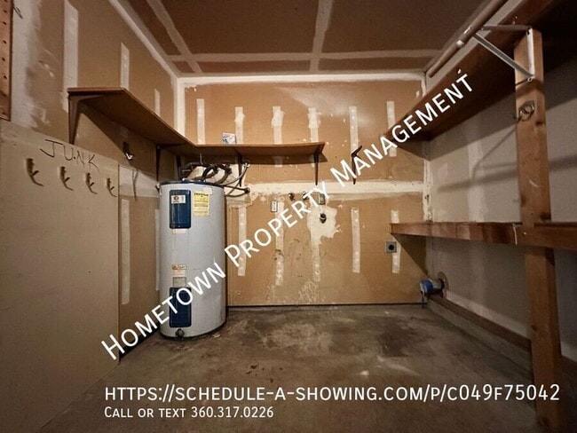 Building Photo - 1310 Goldenrod Dr SE