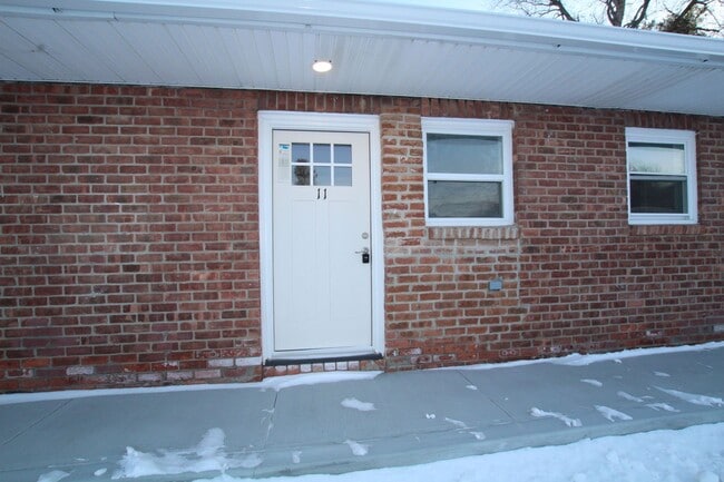 Building Photo - Beautifully remodeled and completed 1 bedroom apartment.