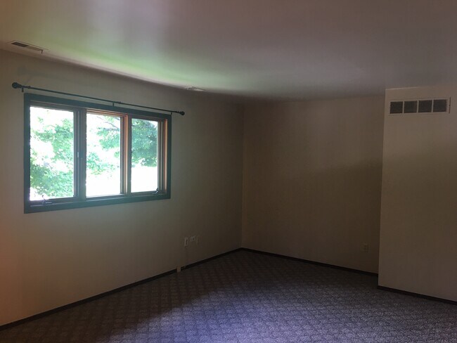 Livingroom - 157 N West St