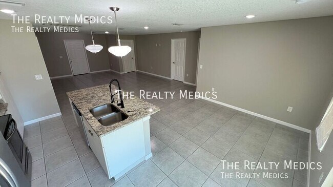 Building Photo - 1550 Pace Dr NW