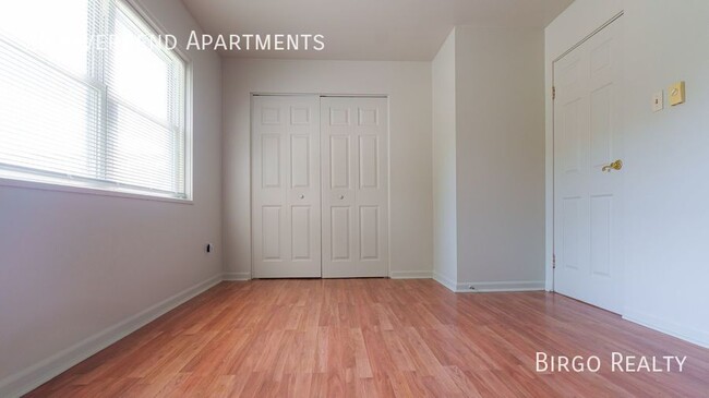 Building Photo - Spacious 2 Bedroom Apartment! Move in today!