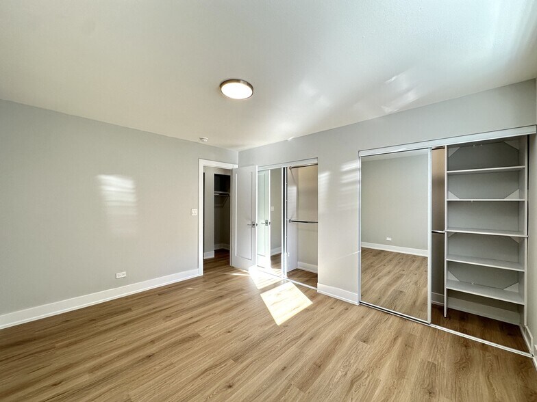 Building Photo - 535 W Aldine Ave