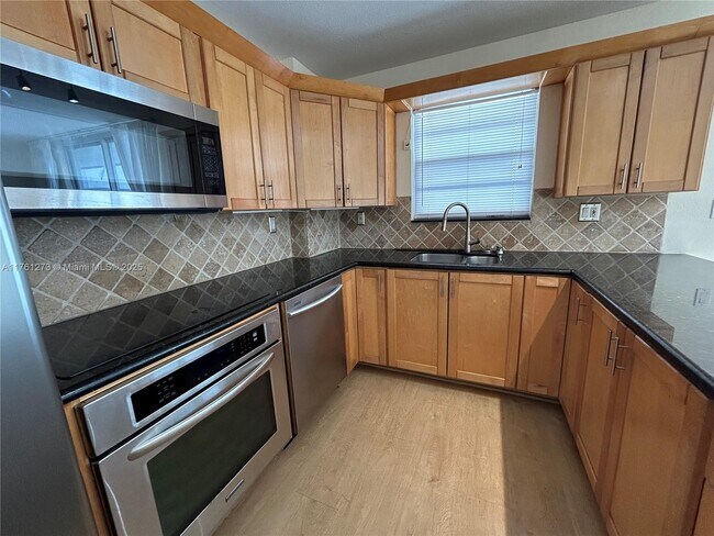 Building Photo - 137 Golden Isles Dr