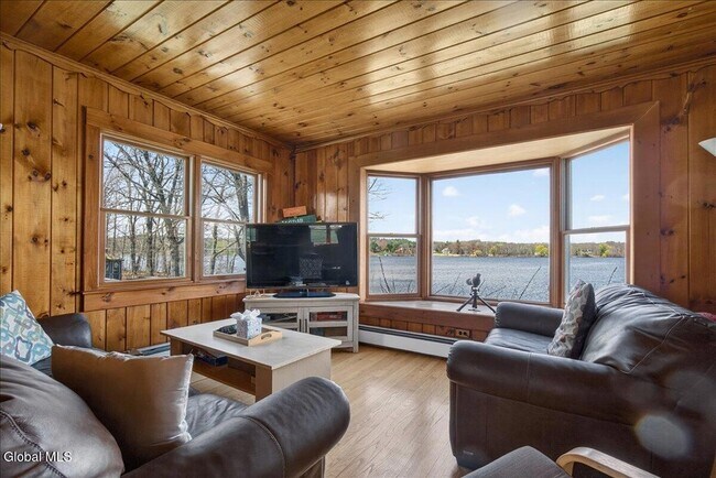 Building Photo - 15 Chase Ln