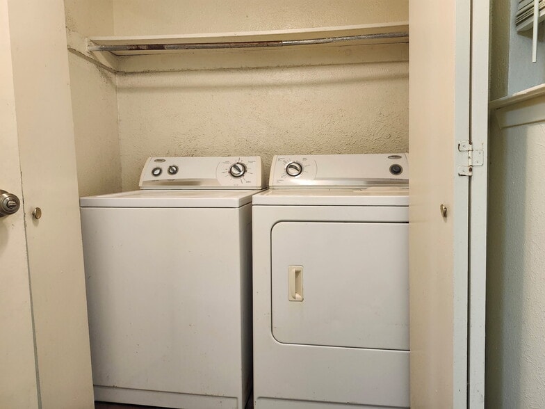 Building Photo - 2507 Stella St