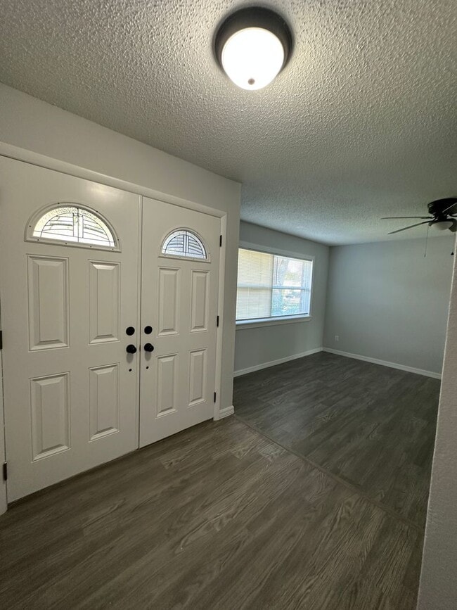 Building Photo - 4959 Tangerine Ave