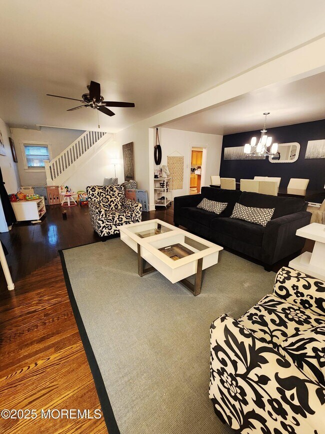 Building Photo - 393 N Bath Ave