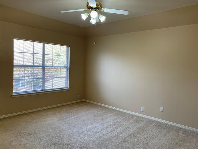 Building Photo - 1005 S Hollow Dr
